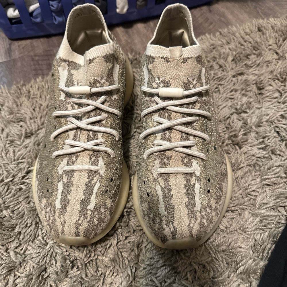 Yeezys (comes with box)